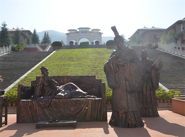 西安灞橋區灞橋鄉毛西村灞陵墓園.萬起