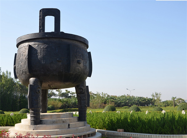 西安霸陵墓園新區圖片，群山環抱中,價格實惠