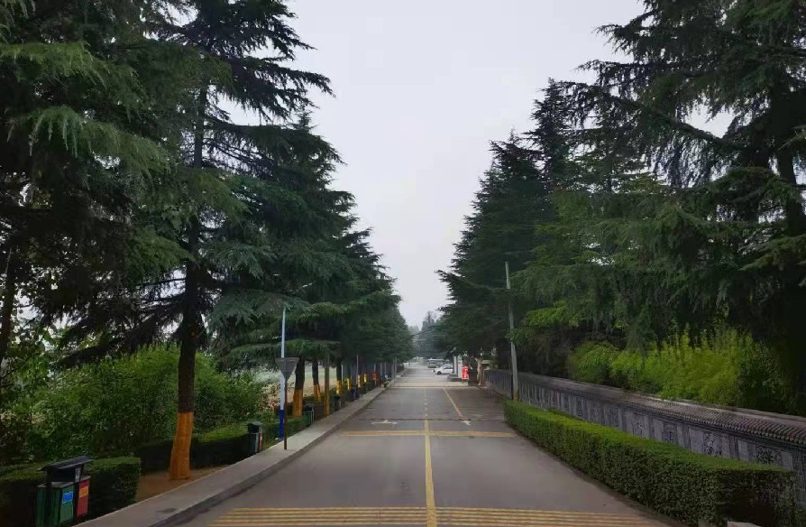 西安棗園山墓園可乘坐路、路、路等公交車抵達